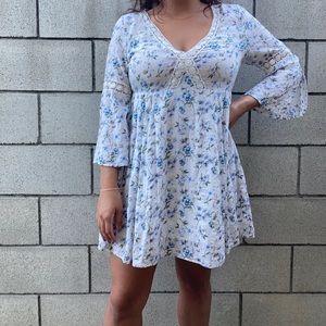 ⭐️white and blue floral summer dress⭐️